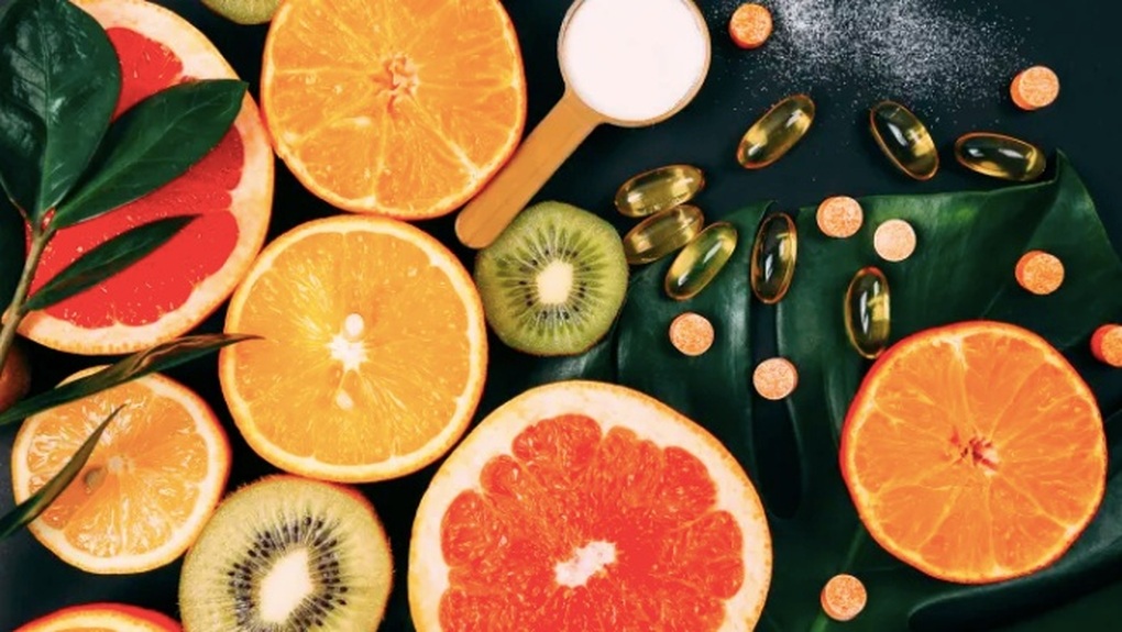 Thay vì uống bổ sung vitamin C, D, bạn hãy làm 5 việc đơn giản này - Ảnh 1.