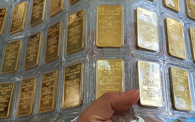 Giá vàng hôm nay 4/12: Vàng SJC tăng sốc, vượt 74,4 triệu/lượng