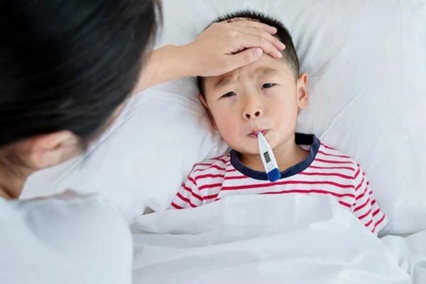 5 cách hỗ trợ giảm triệu chứng cảm cúm cho trẻ tại nhà hiệu quả - Ảnh 3.