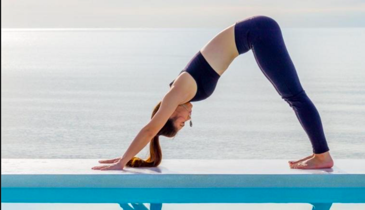 Tư thế yoga bạn nên thực hiện hàng ngày để giảm cân và có dáng gọn, eo thon - Ảnh 6.