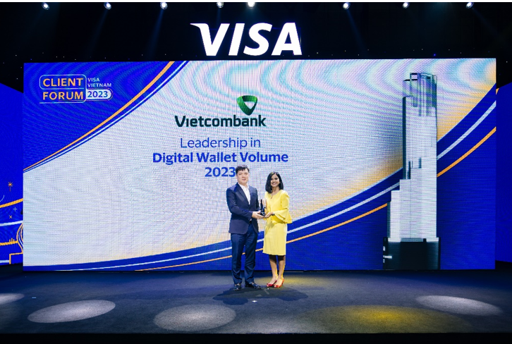 Vietcombank được Visa vinh danh 12 hạng mục giải thưởng quan trọng trong hoạt động thẻ năm 2023 - Ảnh 1.