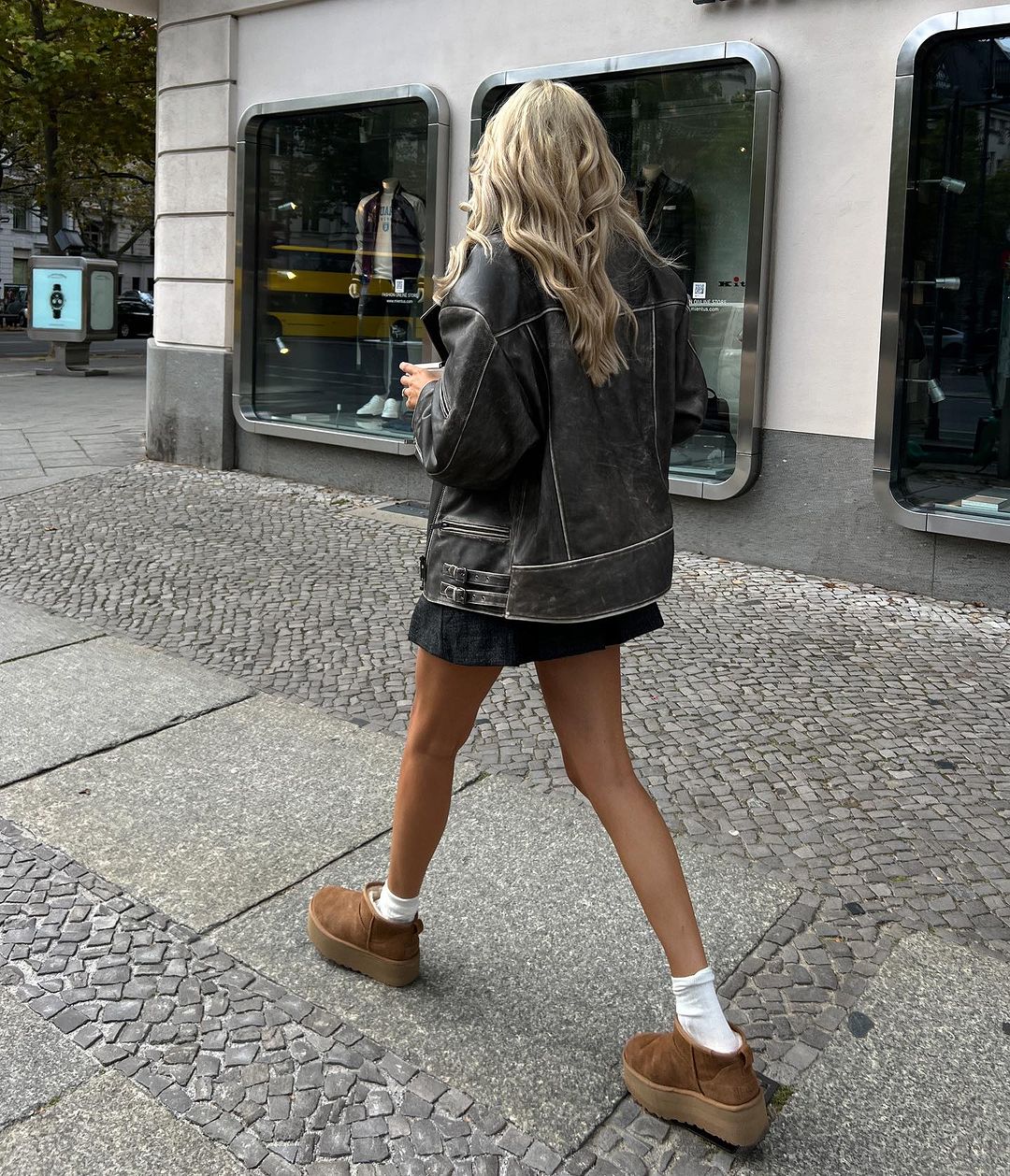 Nàng blogger người Đức mê boots béo tròn UGG như điếu đổ, lại có 1001 chiêu lên đồ sành điệu với item này- Ảnh 8.