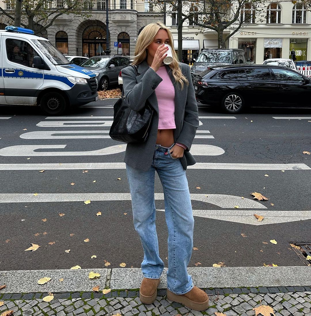 Nàng blogger người Đức mê boots béo tròn UGG như điếu đổ, lại có 1001 chiêu lên đồ sành điệu với item này- Ảnh 4.