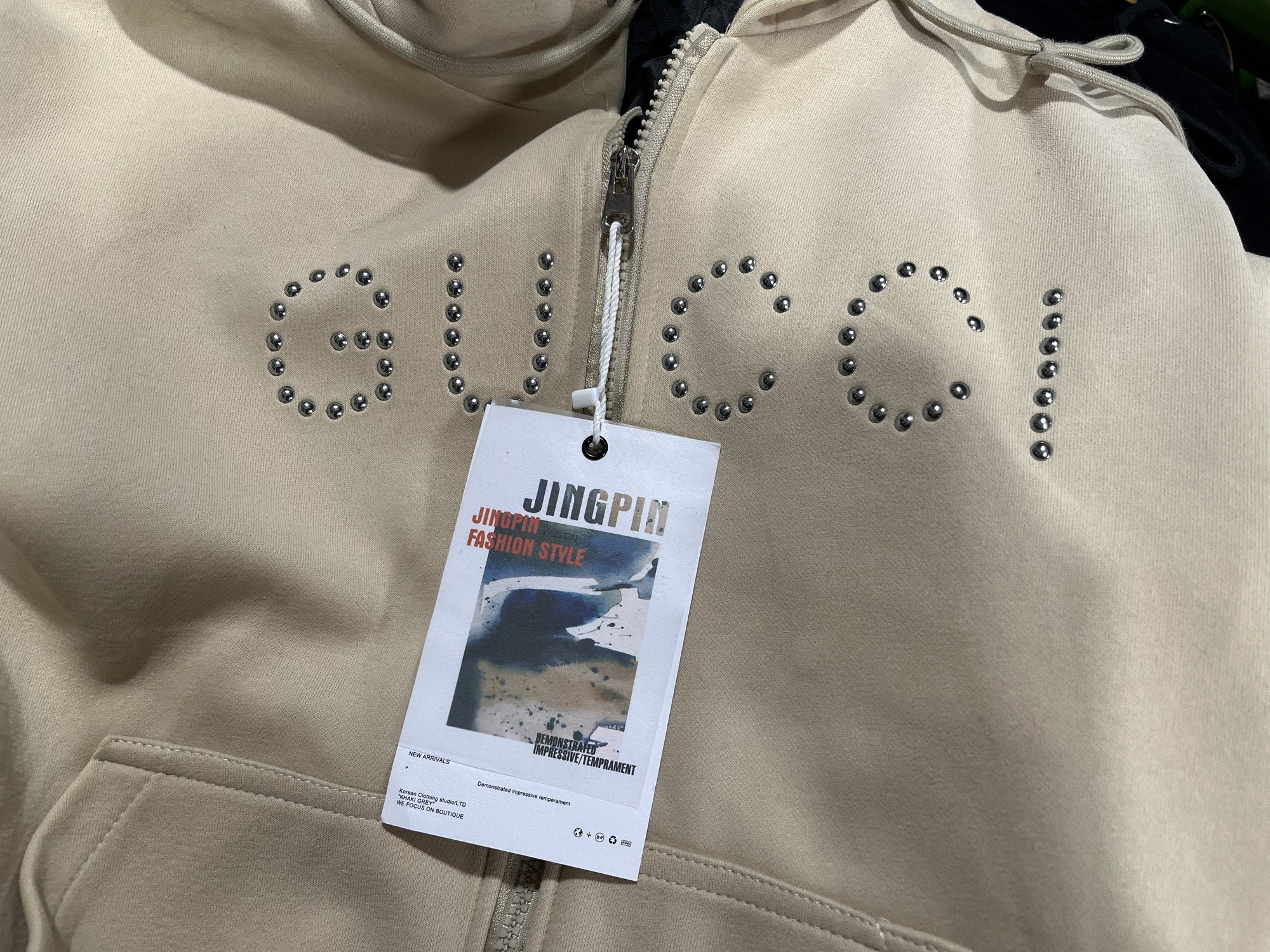 'Điểm danh' 15 tụ điểm nóng, 'có tiếng' chuyên bán hàng thời trang giả mạo ở Hà Nội - Ảnh 3.