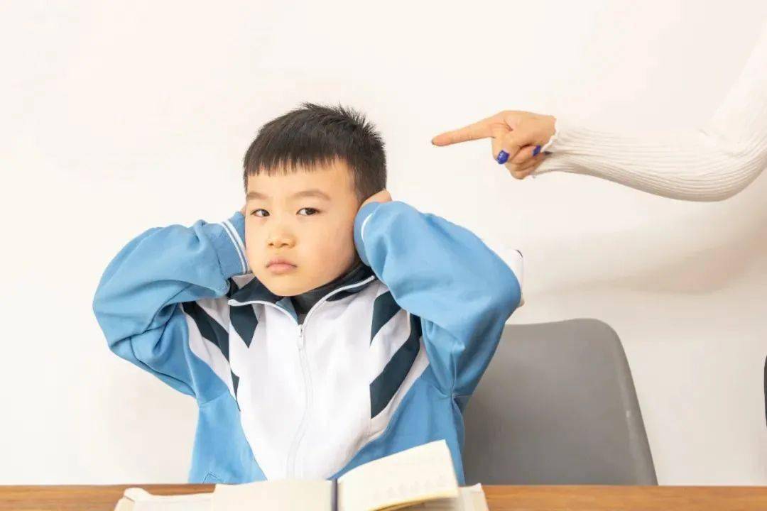 Trẻ có 3 dấu hiệu này chứng tỏ cha mẹ đang nuôi dạy đúng hướng, tiếp tục phát huy để trẻ có đường đời thênh thang - Ảnh 1. Trẻ có 3 dấu hiệu này chứng tỏ cha mẹ đang nuôi dạy đúng hướng, tiếp tục phát huy để trẻ có đường đời thênh thang - Ảnh 1.