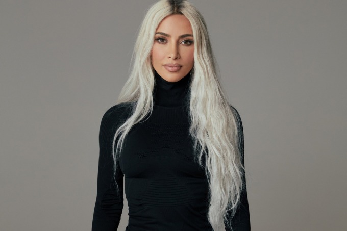 Cách Kim Kardashian 'sống sót' qua 4 ngày không gội đầu - Ảnh 2.