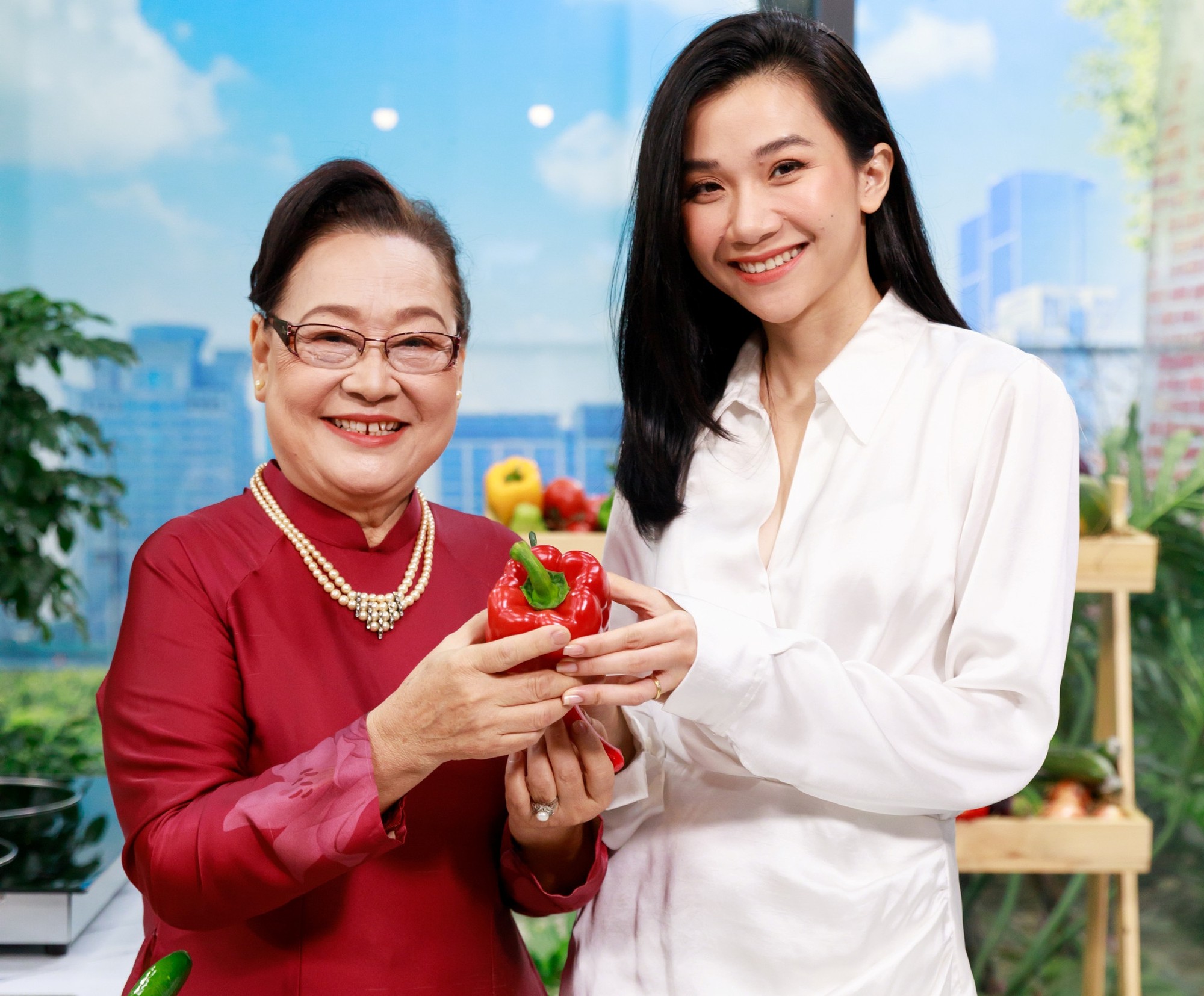 Nữ MC vụng chuyện bếp núc, kể tình trường với mẹ chồng - Ảnh 4.