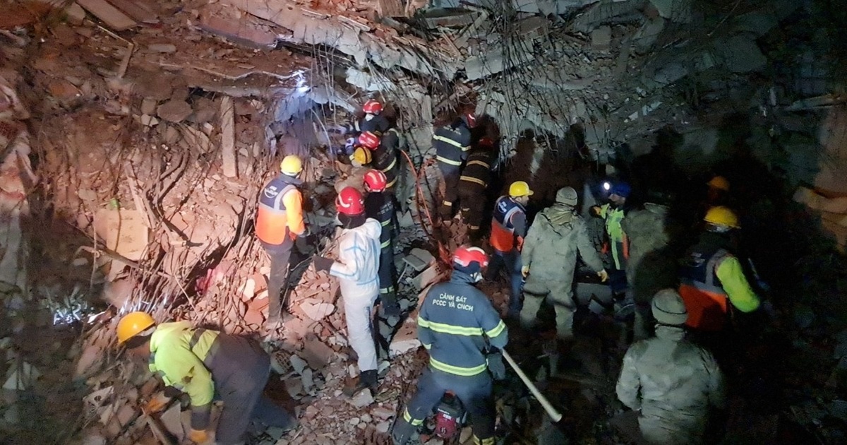 Đội Việt Nam và quốc tế cứu 1 nạn nhân ra khỏi đống đổ nát ở Thổ Nhĩ Kỳ