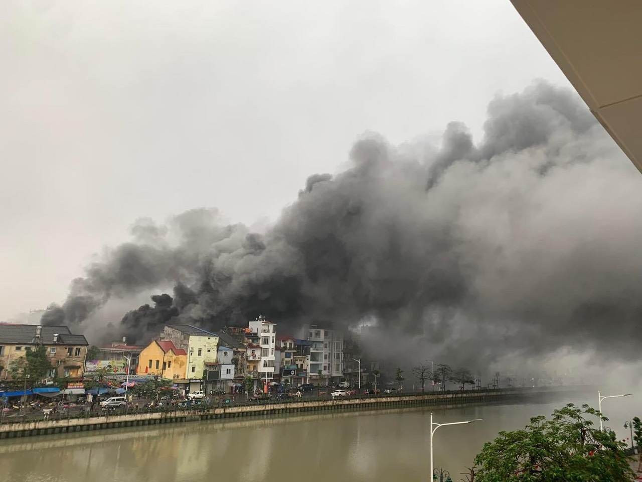 Hải Phòng: Đang cháy dữ dội tại chợ Tam Bạc - Ảnh 6.