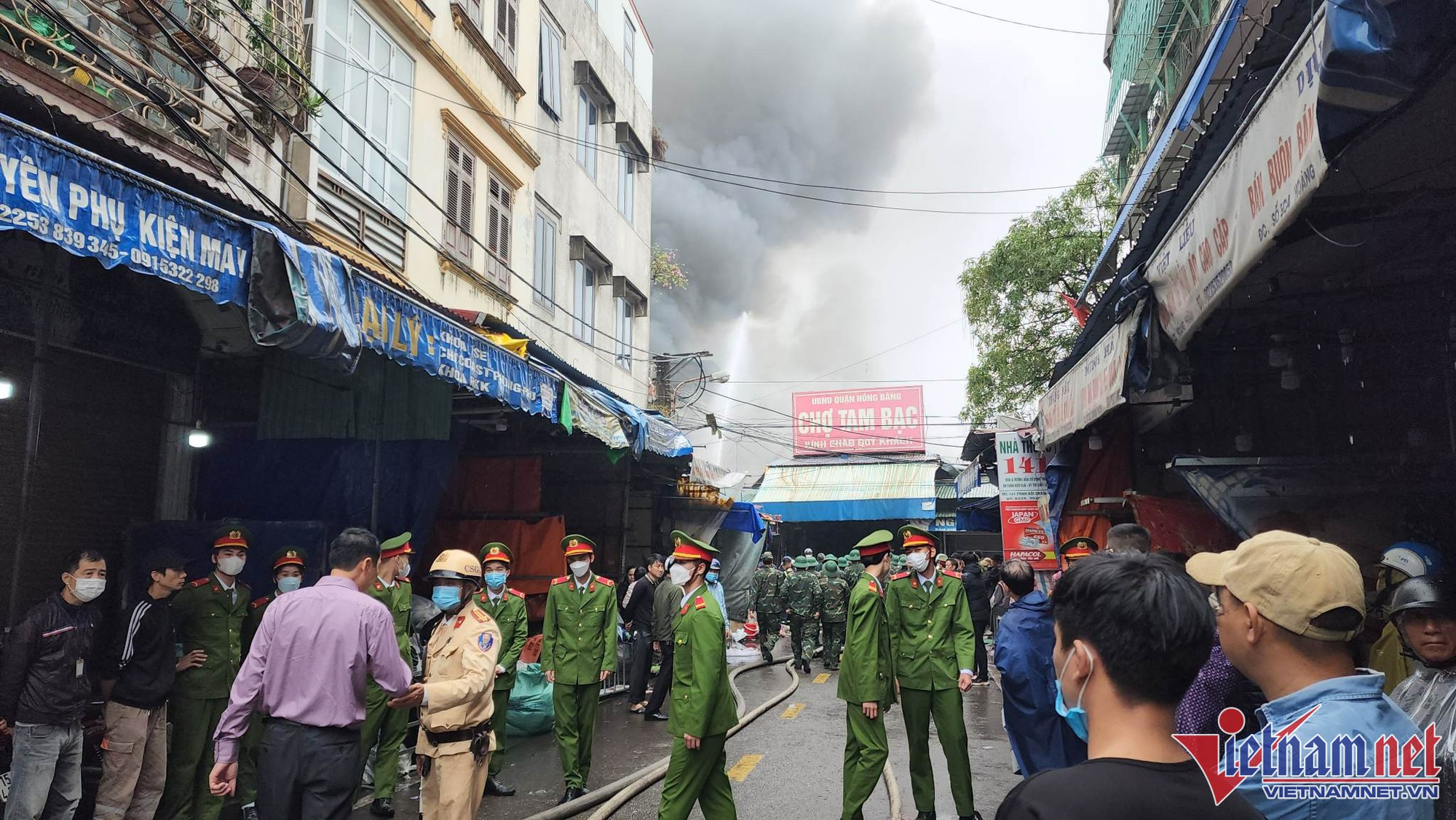 Hải Phòng: Đang cháy dữ dội tại chợ Tam Bạc - Ảnh 10.