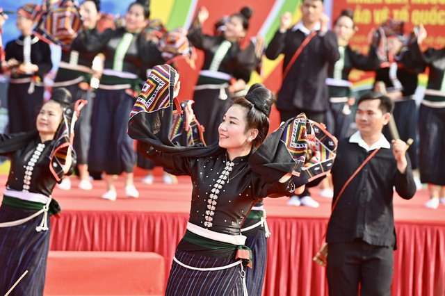 Tưng bừng ngày hội Sắc Xuân trên mọi miền Tổ quốc tại Làng Văn hóa-Du lịch các dân tộc Việt Nam  - Ảnh 5.