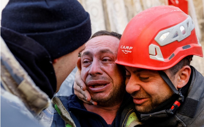 Bi kịch của người sống sót sau thảm kịch động đất kinh hoàng tại Thổ Nhĩ Kỳ: Thực sự là 1 cơn ác mộng