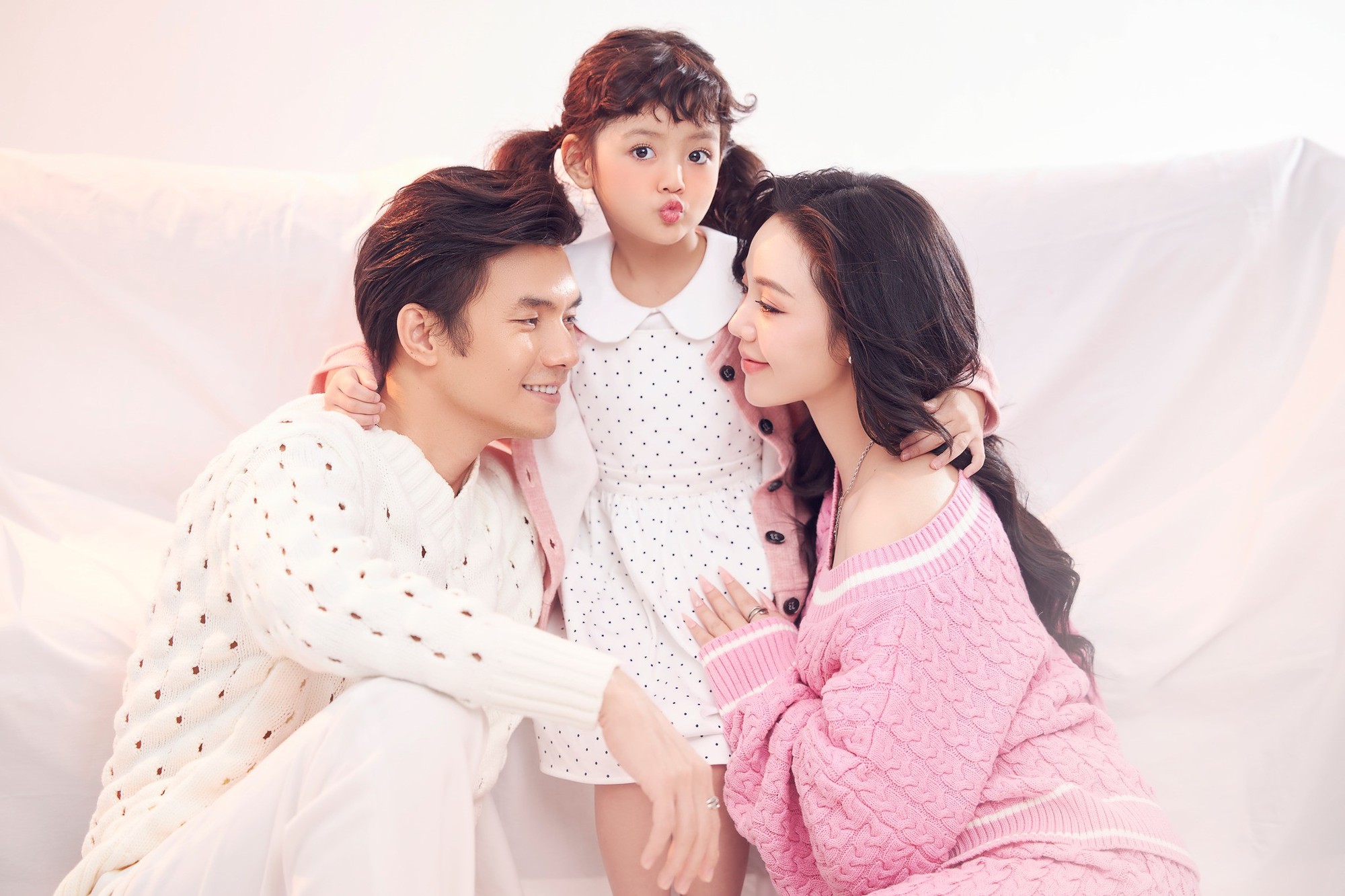 Ảnh Valentine ngọt ngào của Quỳnh Kool, Nhan Phúc Vinh và bé Happi - Ảnh 7.