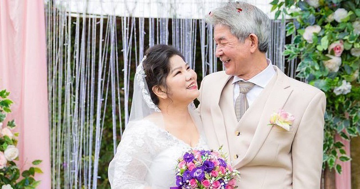 NSND Thanh Hoa: Hôn nhân 40 năm viên mãn dù tuổi 70 mới được mặc váy cưới