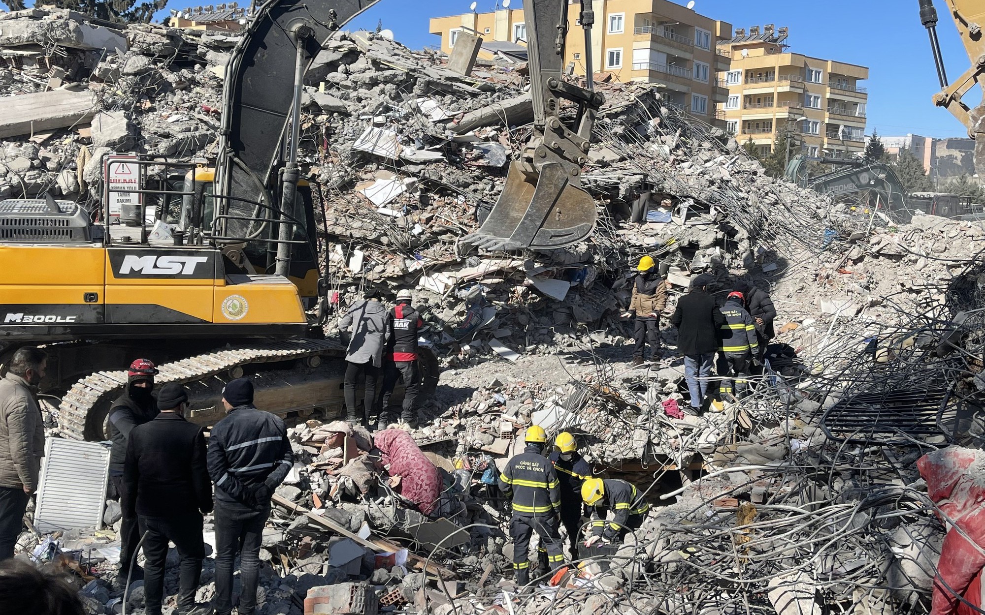Công an Việt Nam đưa thêm 4 nạn nhân ra khỏi đống đổ nát do động đất ở Thổ Nhĩ Kỳ