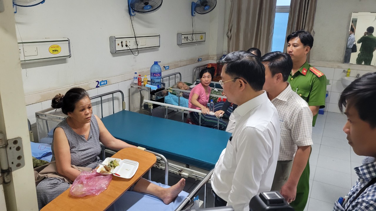 Vụ tai nạn thảm khốc ở Quảng Nam: Thêm 1 hành khách tử vong - Ảnh 2. Vụ tai nạn thảm khốc ở Quảng Nam: Thêm 1 hành khách tử vong - Ảnh 2.