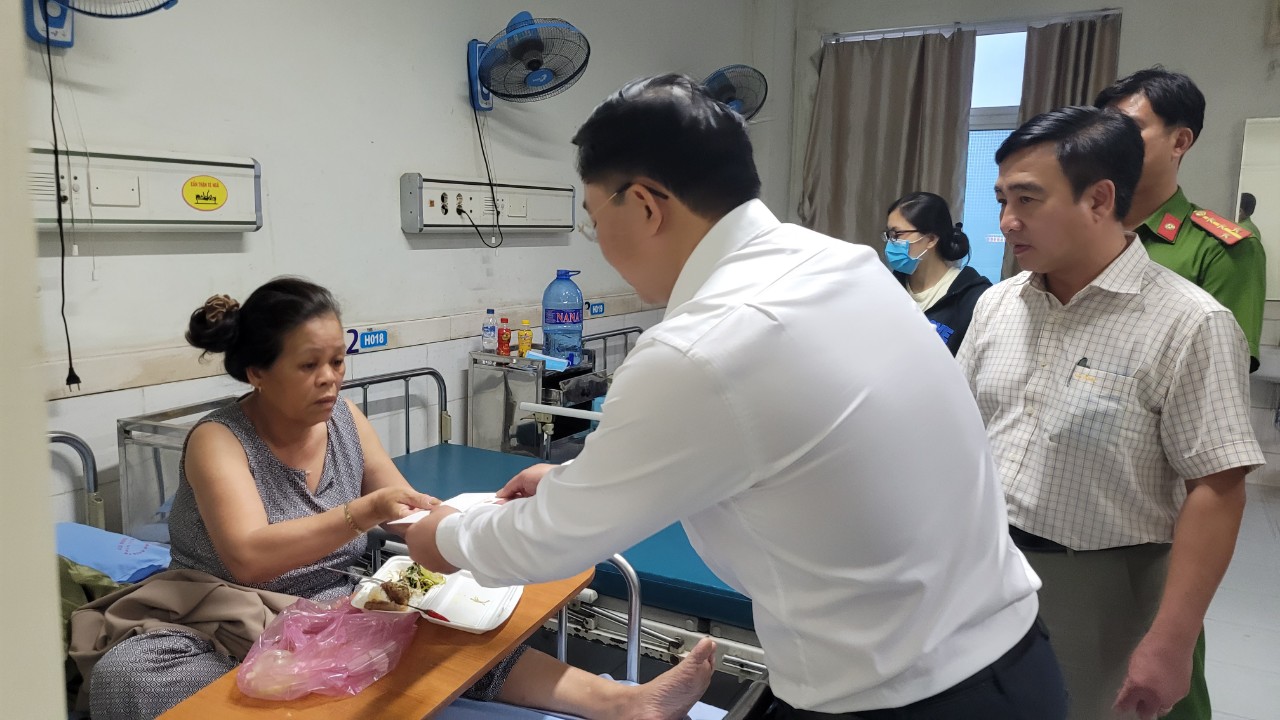 Vụ tai nạn thảm khốc ở Quảng Nam: Thêm 1 hành khách tử vong - Ảnh 3. Vụ tai nạn thảm khốc ở Quảng Nam: Thêm 1 hành khách tử vong - Ảnh 3.