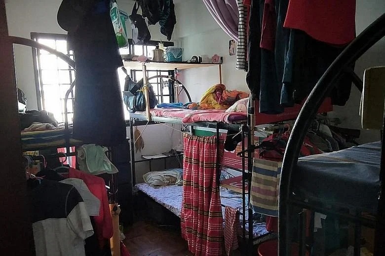 11 người sống 'chui' trong căn hộ 3 phòng ngủ ở Singapore - Ảnh 1.