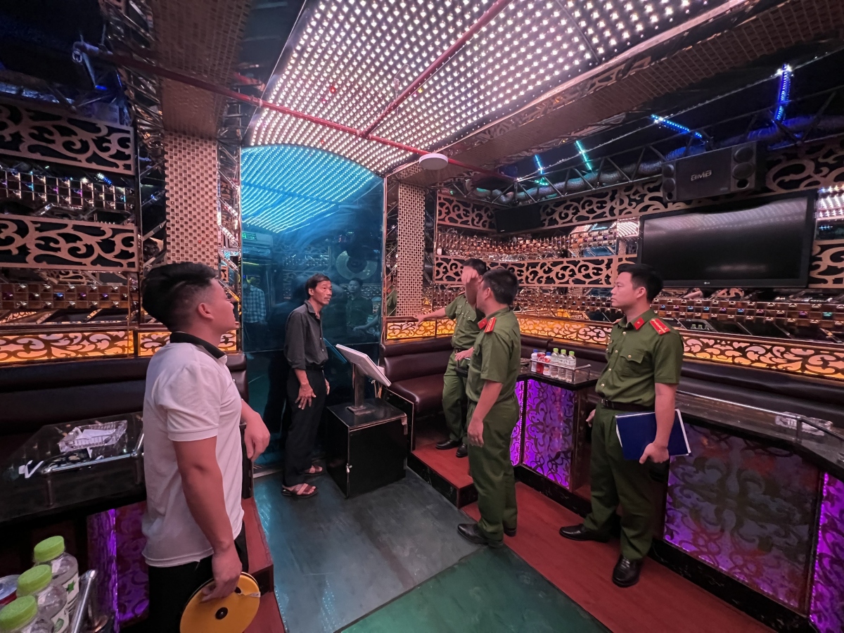 1.000 trên tổng số 1.500 quán karaoke ở Hà Nội là tự phát, chưa được cấp phép PCCC - Ảnh 3.