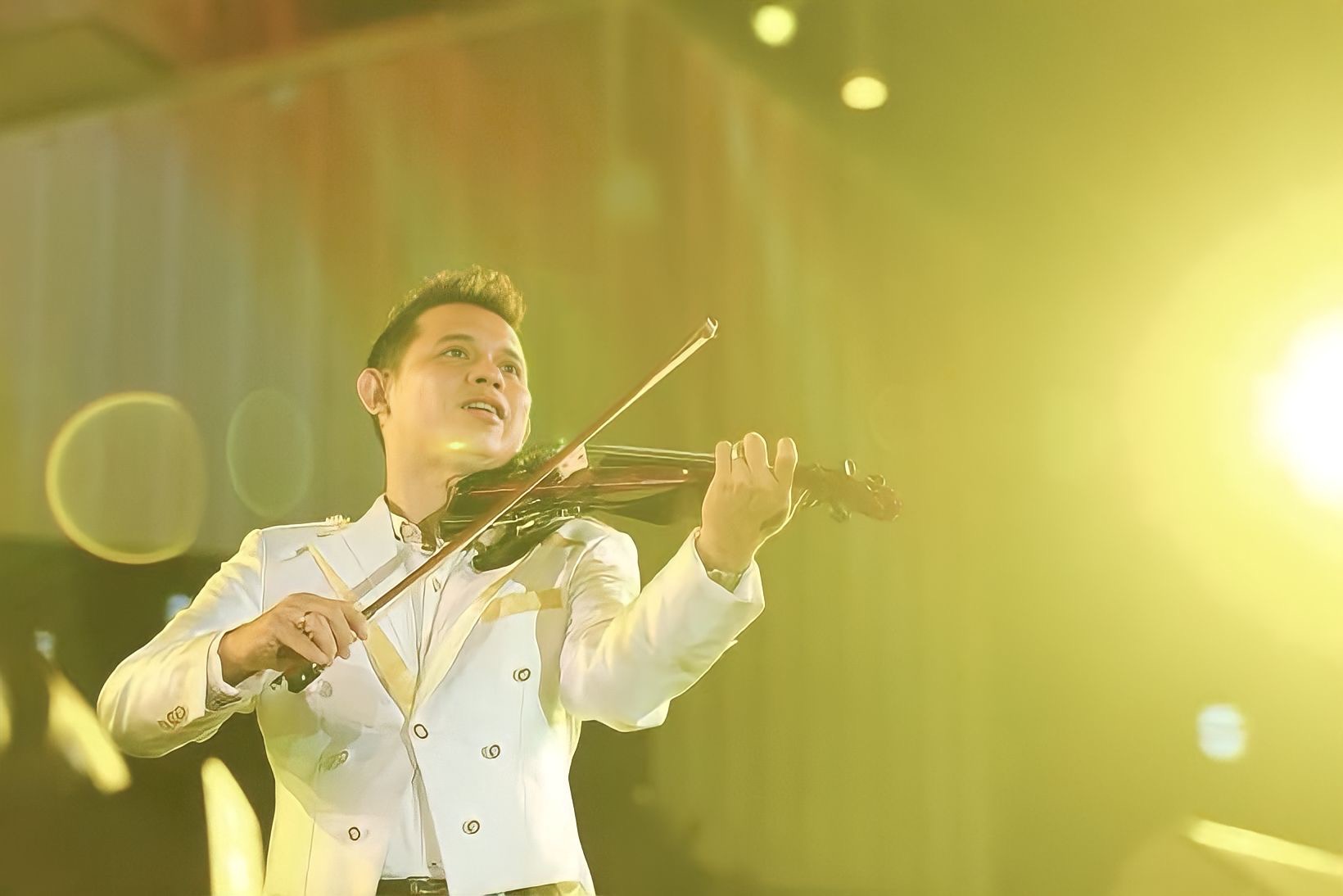 Nghệ sĩ Hy Đạt đưa violin hòa thanh cùng dòng nhạc hiện đại