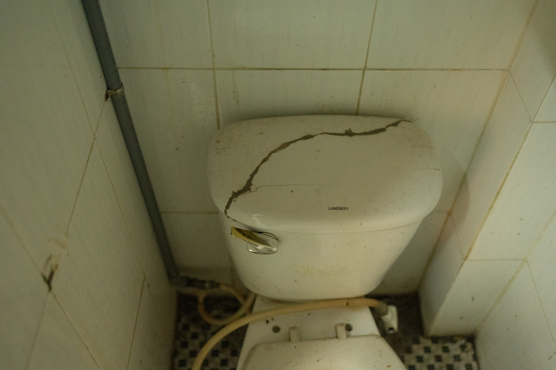 Khách du lịch ám ảnh khi vào nhà vệ sinh công cộng tại TPHCM - Ảnh 9.
