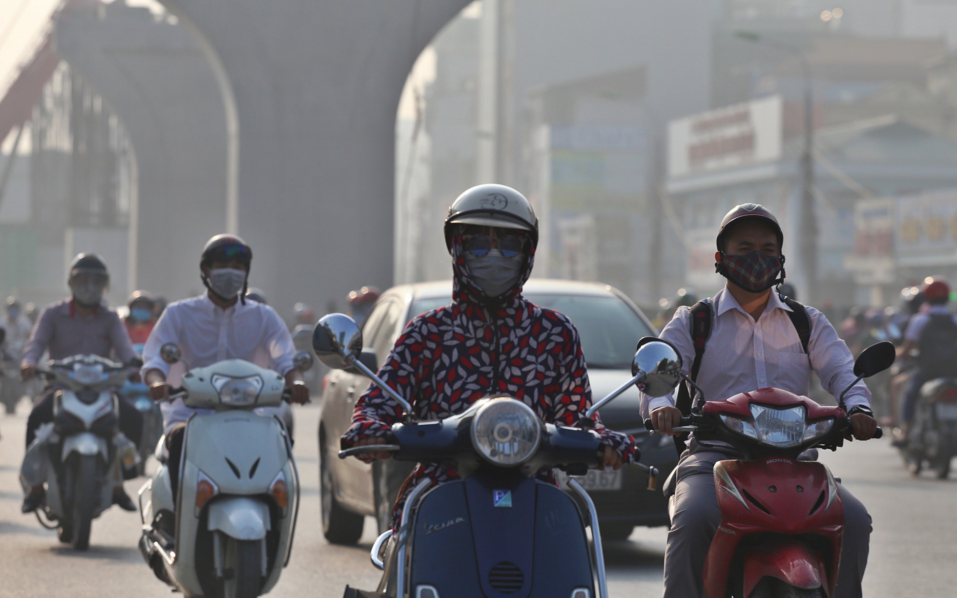 Không khí Hà Nội hôm nay: Chỉ số ô nhiễm không khí cao, ảnh hưởng sức khỏe cho nhiều nhóm đối tượng
