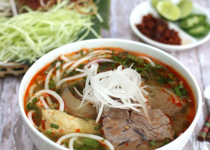 Đặc sản Huế - Những món ăn nhất định phải thử - Ảnh 2. Đặc sản Huế - Những món ăn nhất định phải thử - Ảnh 2.