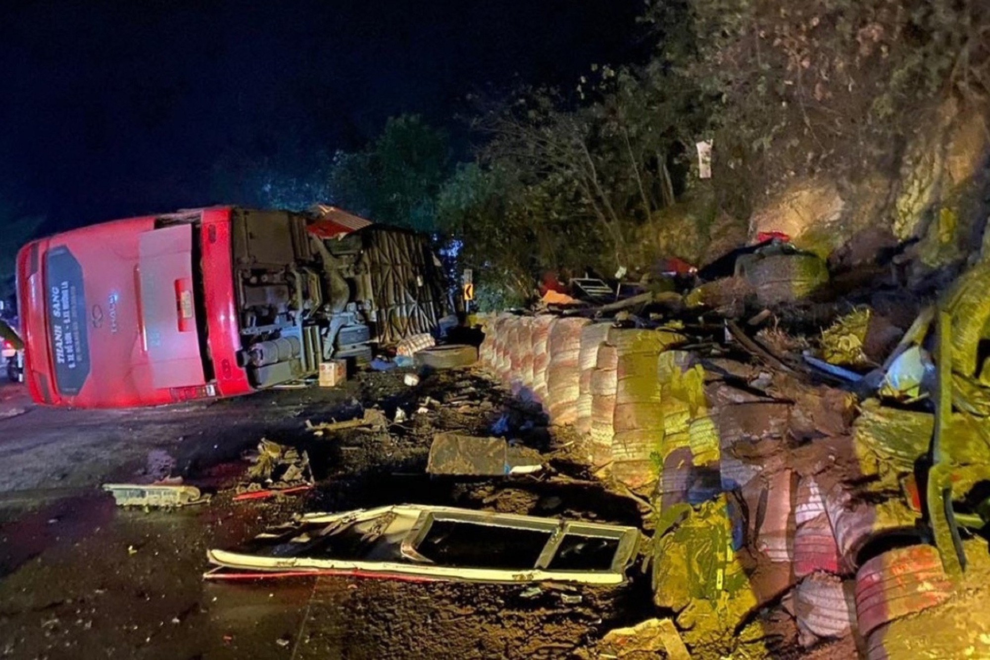 Cục CSGT cảnh báo gấp sau loạt vụ tai nạn xe khách làm nhiều người chết - Ảnh 3.