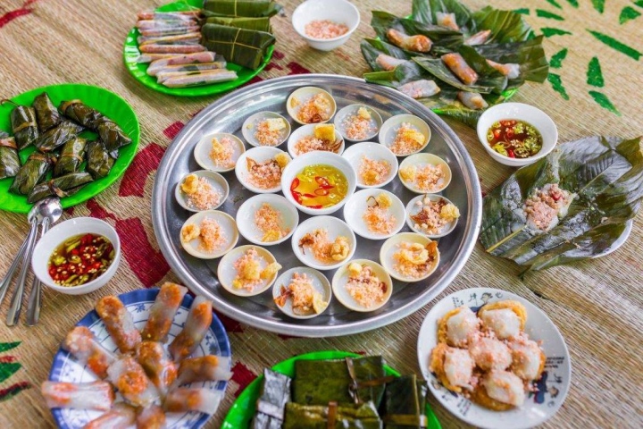 Đặc sản Huế - Những món ăn nhất định phải thử - Ảnh 1. Đặc sản Huế - Những món ăn nhất định phải thử - Ảnh 1.