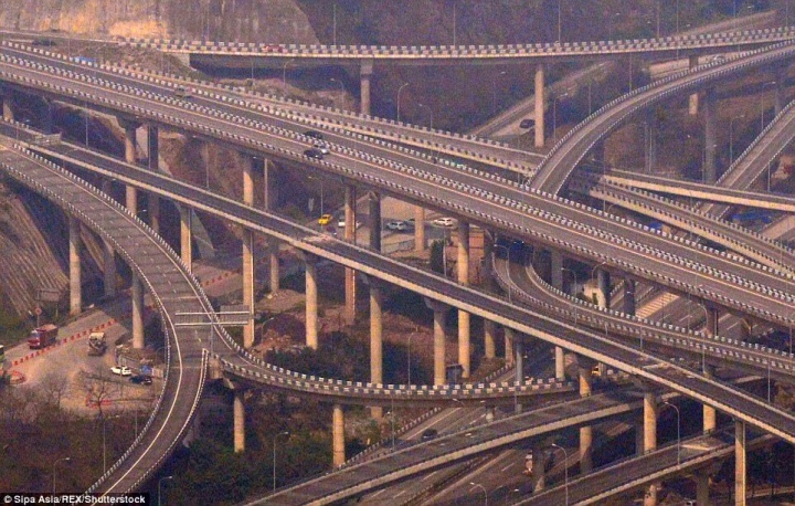 Cận cảnh hệ thống giao lộ ‘phức tạp nhất thế giới’ ở Trung Quốc - Ảnh 3.