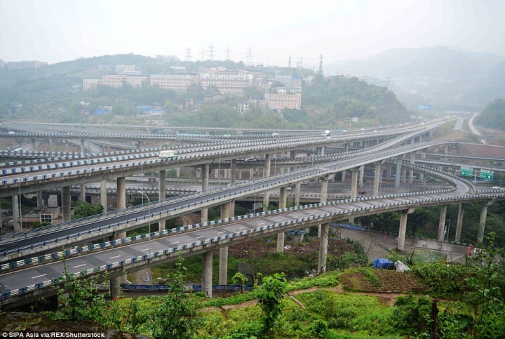 Cận cảnh hệ thống giao lộ ‘phức tạp nhất thế giới’ ở Trung Quốc - Ảnh 2.