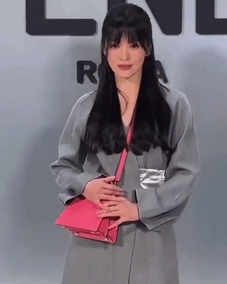 Song Hye Kyo đẹp xuất sắc tại fashion show của Fendi, 'hack' tuổi nhờ kiểu tóc mới khiến netizen phát sốt - Ảnh 4.