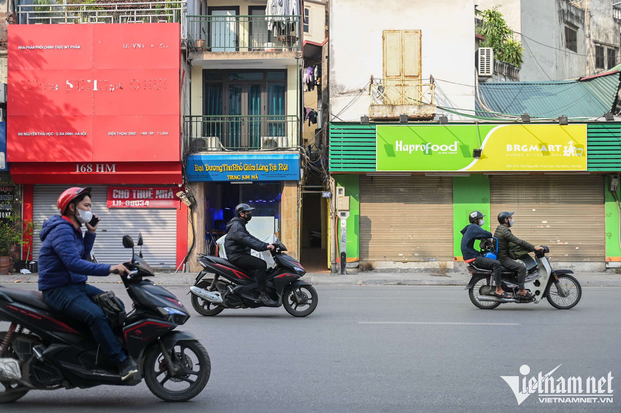 Hàng loạt mặt bằng trung tâm Hà Nội rao vặt tìm khách thuê - Ảnh 2.