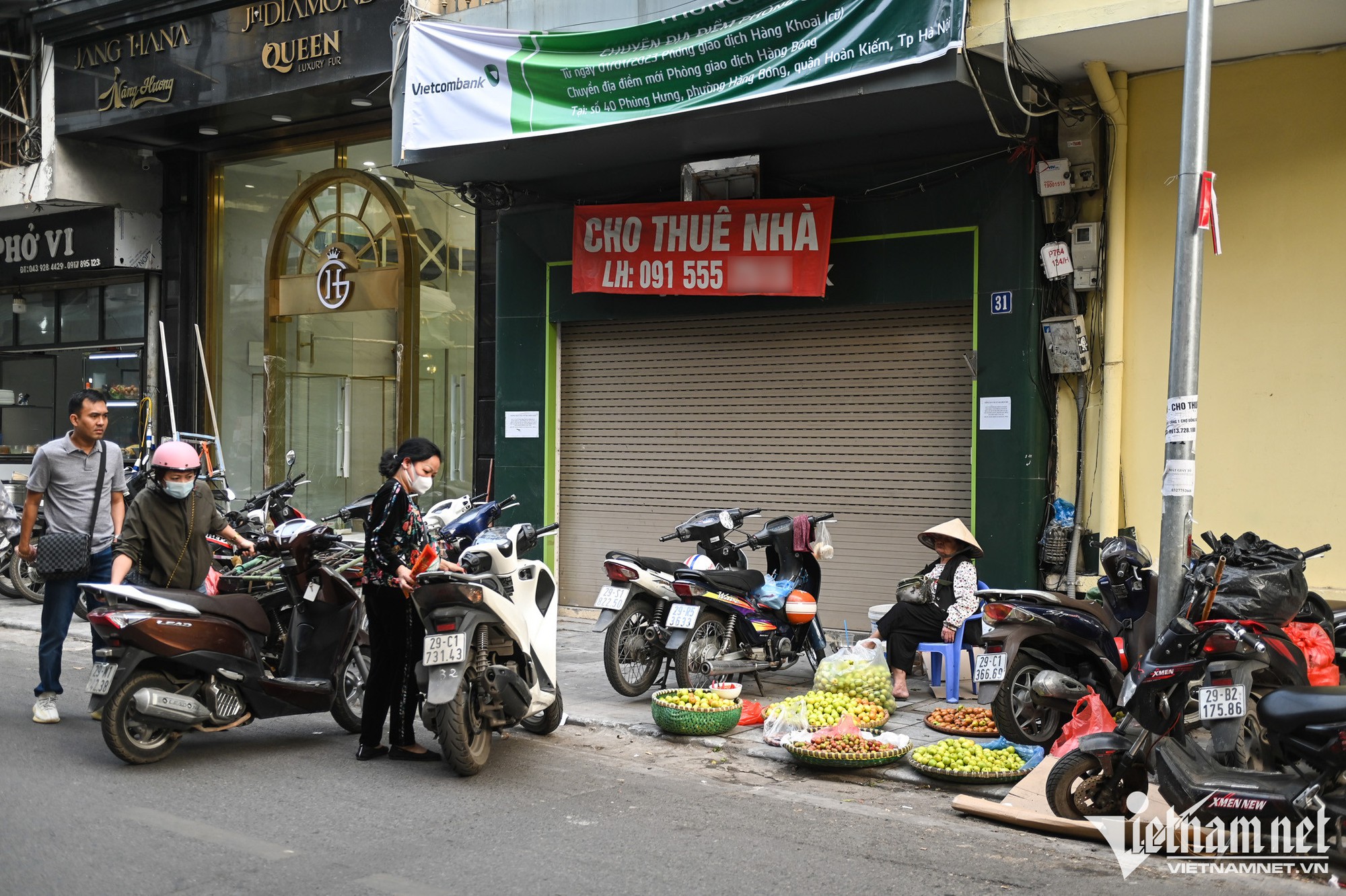 Hàng loạt mặt bằng trung tâm Hà Nội rao vặt tìm khách thuê - Ảnh 6.
