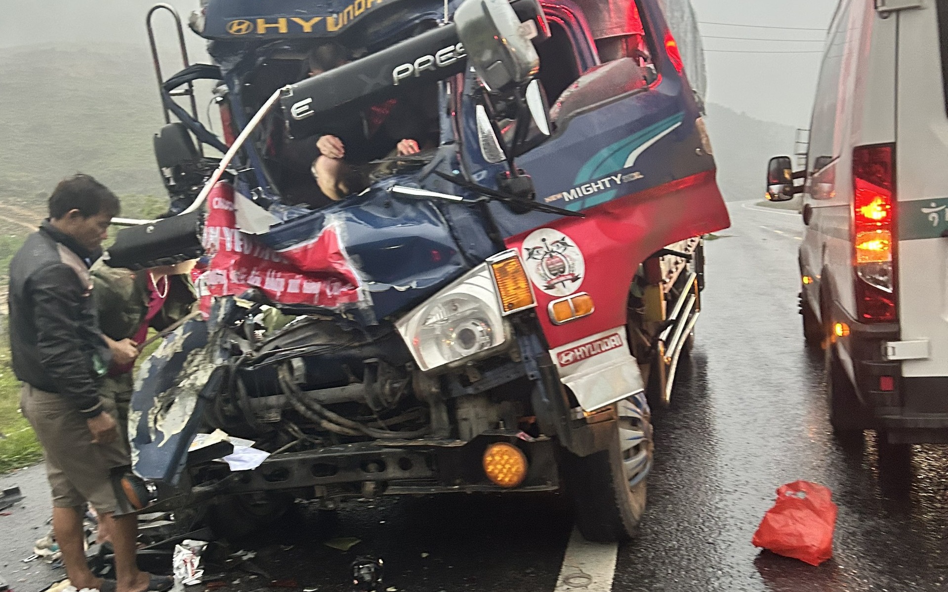 Tai nạn giao th&ocirc;ng tr&ecirc;n cao tốc, 2 anh em ruột bị thương