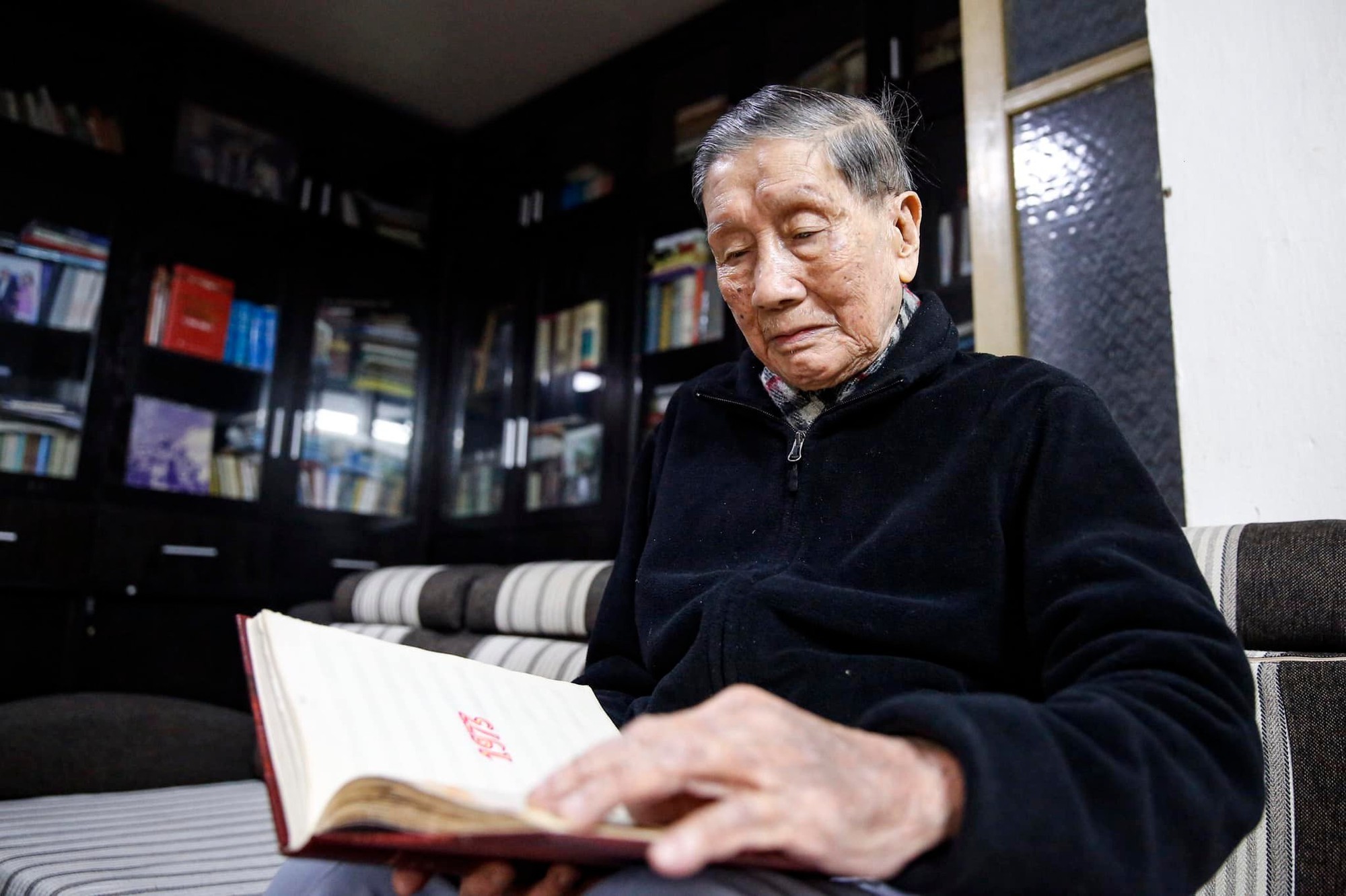 93 tuổi, nhạc sĩ Phạm Tuyên 'làm bạn' với máy thở oxy và khí dung - Ảnh 7.