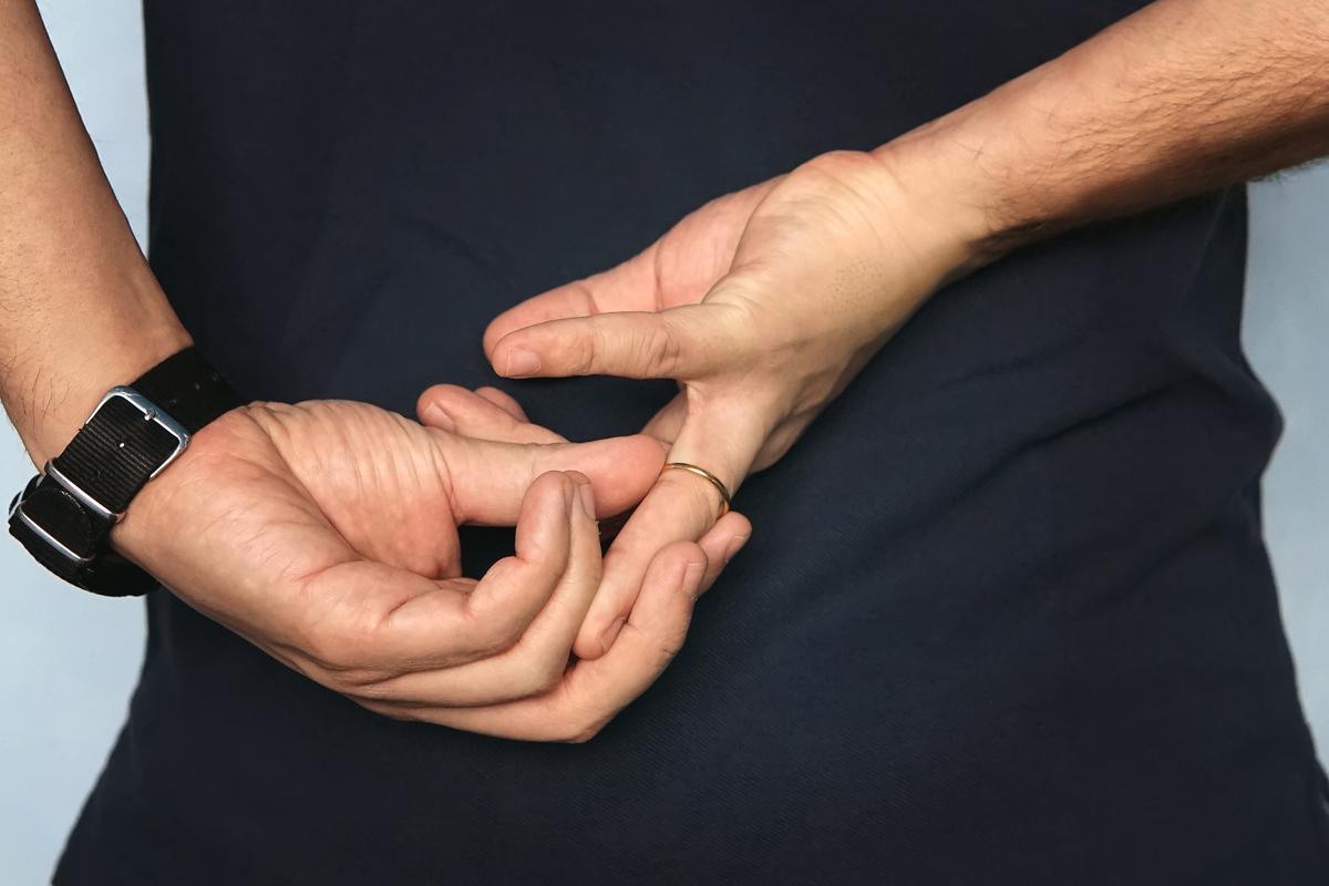 THÀNH NGỮ NGHĨA LÀ TÌNH NGHĨA VỢ CHỒNG GẮN BÓ KHĂNG KHÍT, THẮM THIẾT. GIẢI THÍCH THÊM. ĐẦU: PHẦN CƠ THỂ CÓ NÃO, MẮT, MŨI ... NGHĨA CỦA TỪ ĐẦU GỐI TAY ẤP - TỪ ĐIỂN VIỆT - VIỆT: TẢ TÌNH CẢM VỢ CHỒNG GẮN BÓ, KHĂNG KHÍT. < NGƯỜI ĐẦU ẤP TAY GỐI CÓ THỂ LÀ NGƯỜI YÊU BẠN HÔM NAY NHƯNG NGÀY MAI...>” style=”display:block;max-width:100%;border-radius:8px;margin:0 auto”><figcaption style=