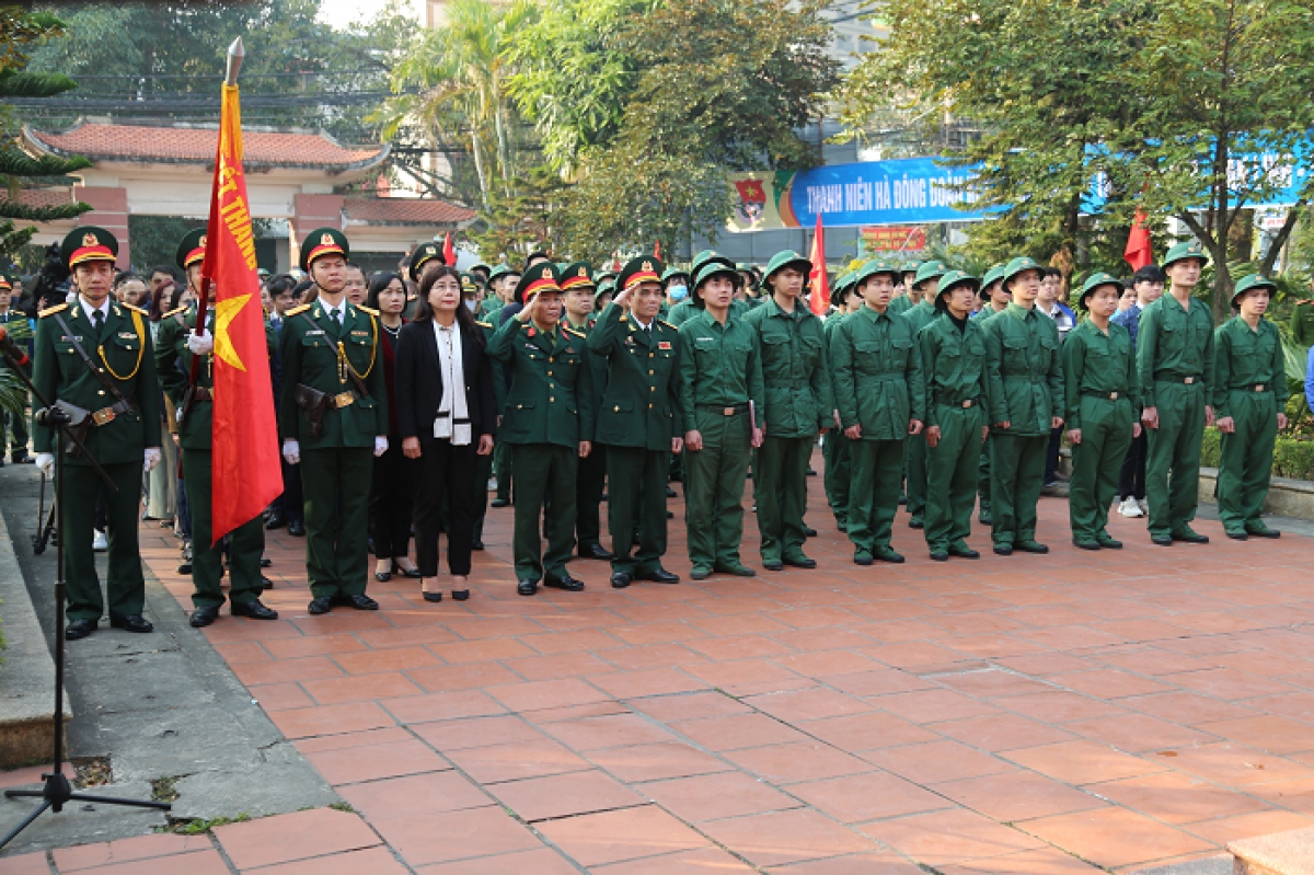 Sáng nay, Hà Nội tổ chức lễ giao nhận quân đồng loạt tại 30 quận, huyện - Ảnh 2.