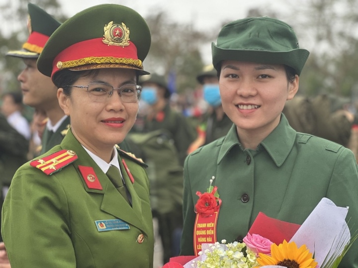 Nữ tân binh duy nhất ở Thừa Thiên - Huế viết đơn tình nguyện nhập ngũ - Ảnh 1.