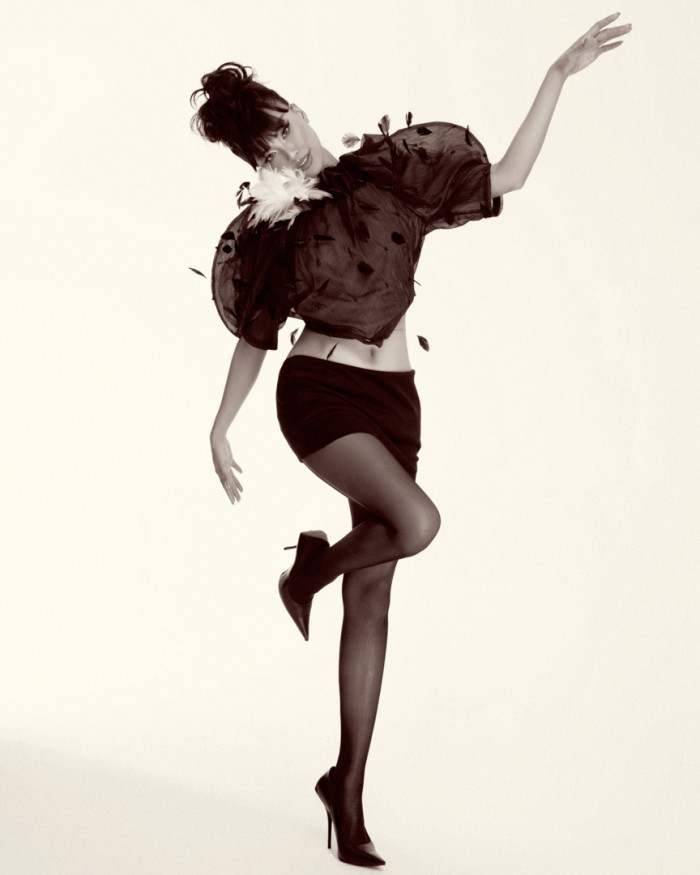 Kim Duyên diện váy lưới phá cách trong bộ ảnh trắng đen - Ảnh 10.
