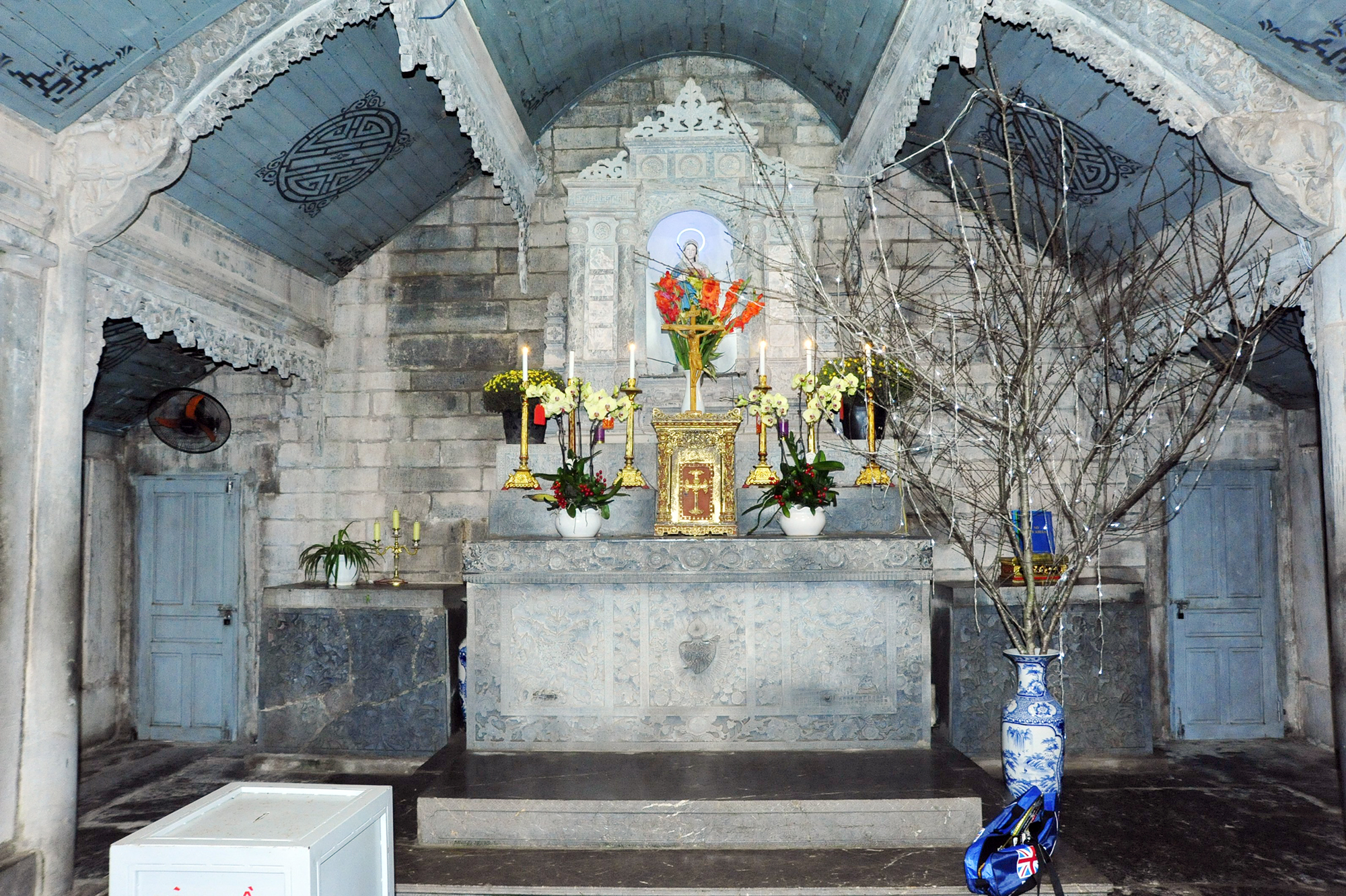 Chiêm ngắm ngôi nhà thờ được làm hoàn toàn bằng đá ở Ninh Bình - Ảnh 5.
