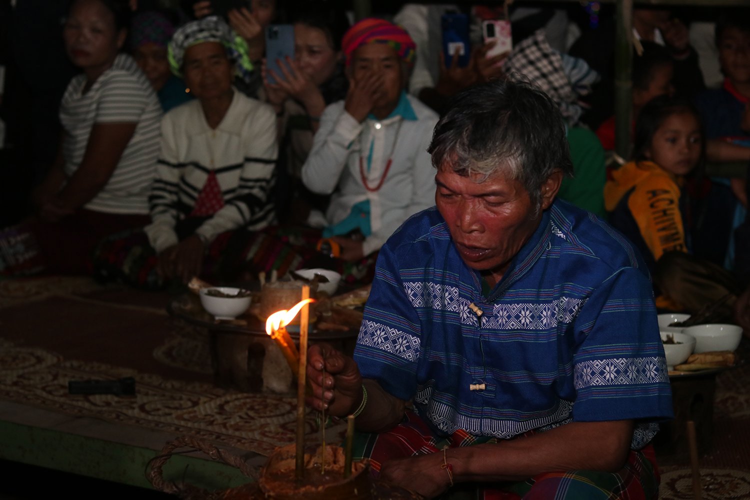 Ảnh: Trải nghiệm đêm hội đập trống của đồng bào Ma Coong giữa đại ngàn - Ảnh 13.