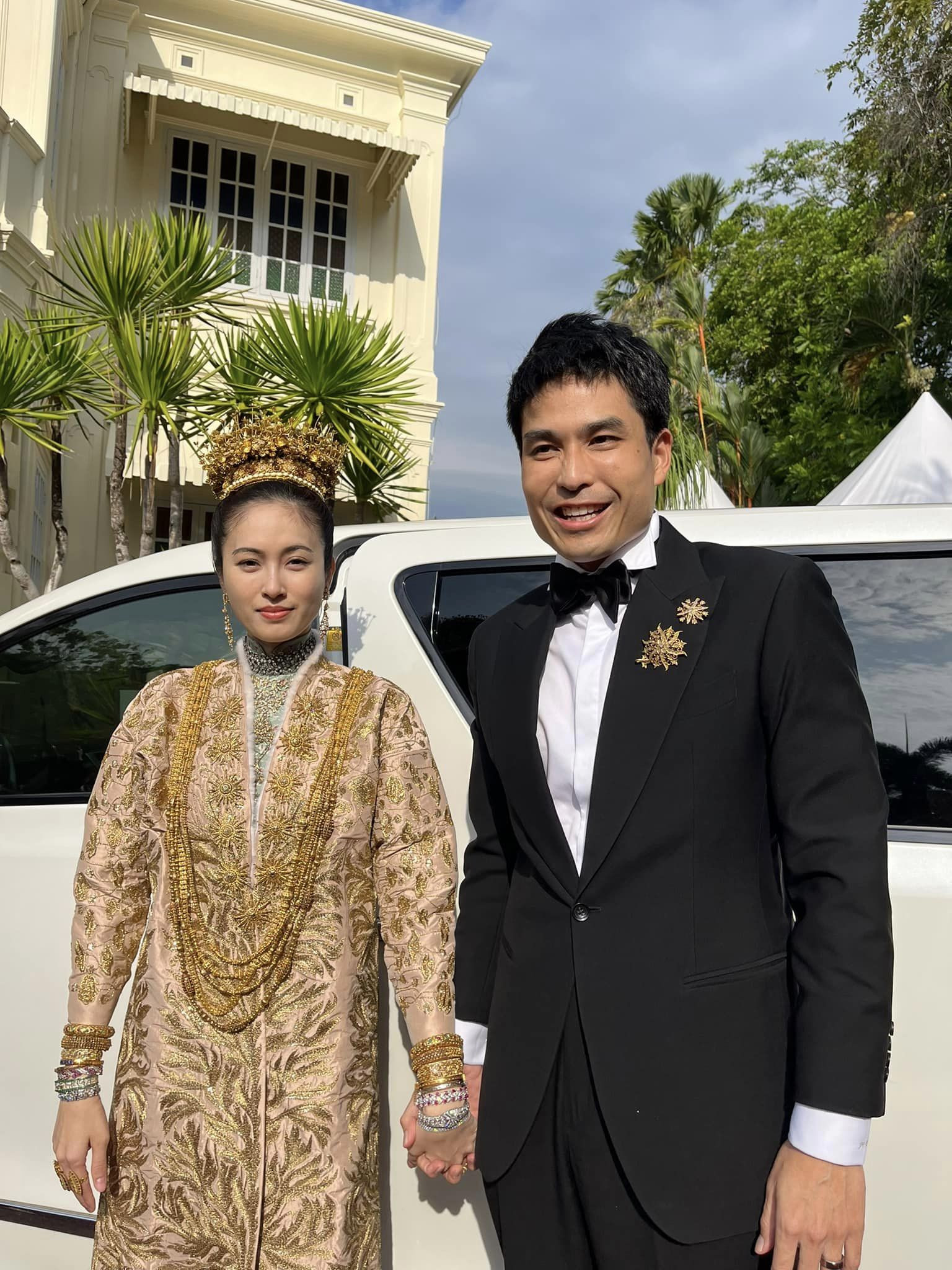 'Hoa hậu chuyển giới đẹp nhất Thái Lan' khóc trong lễ cưới với chồng doanh nhân - Ảnh 6.