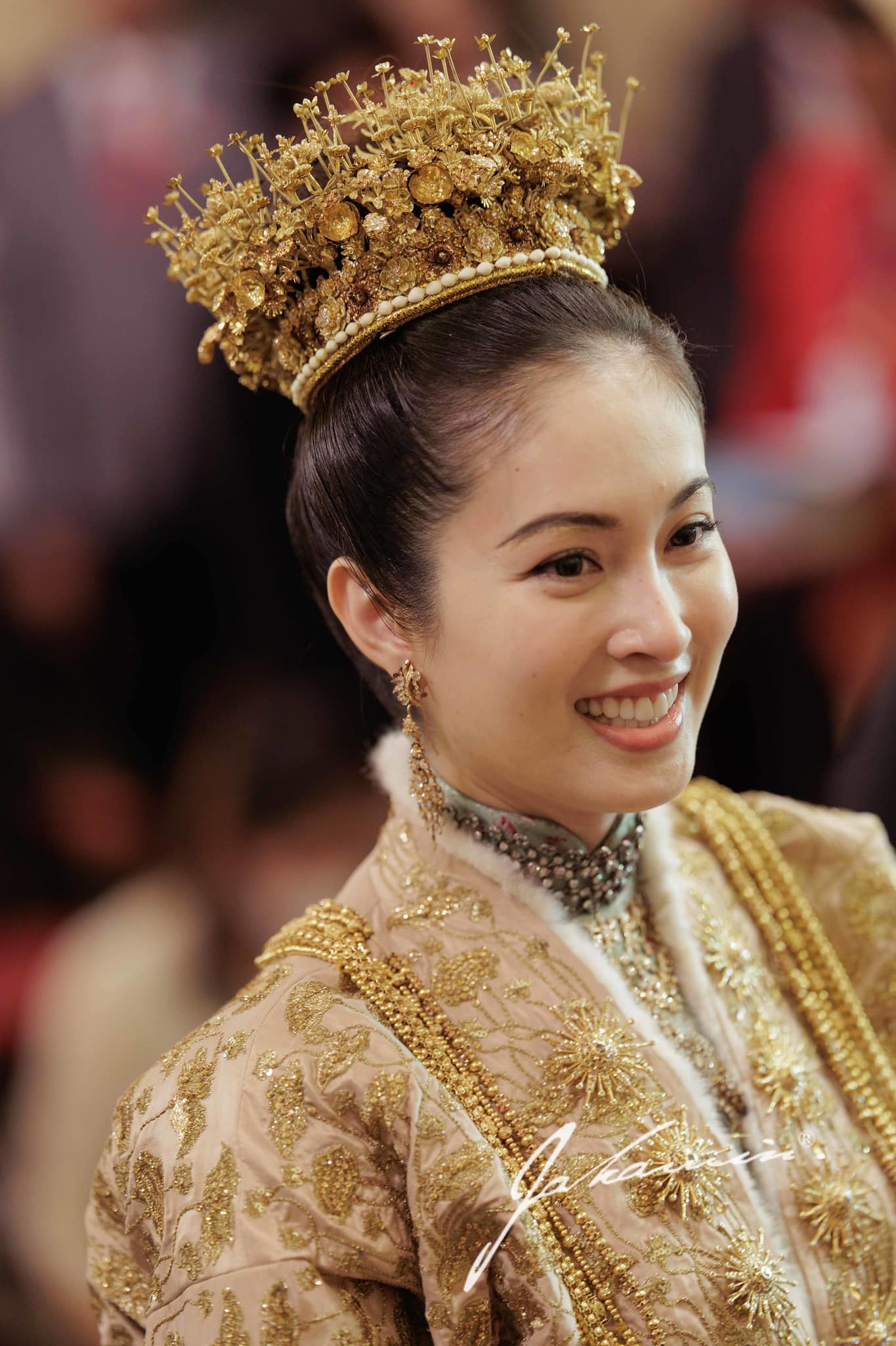 'Hoa hậu chuyển giới đẹp nhất Thái Lan' khóc trong lễ cưới với chồng doanh nhân - Ảnh 7.