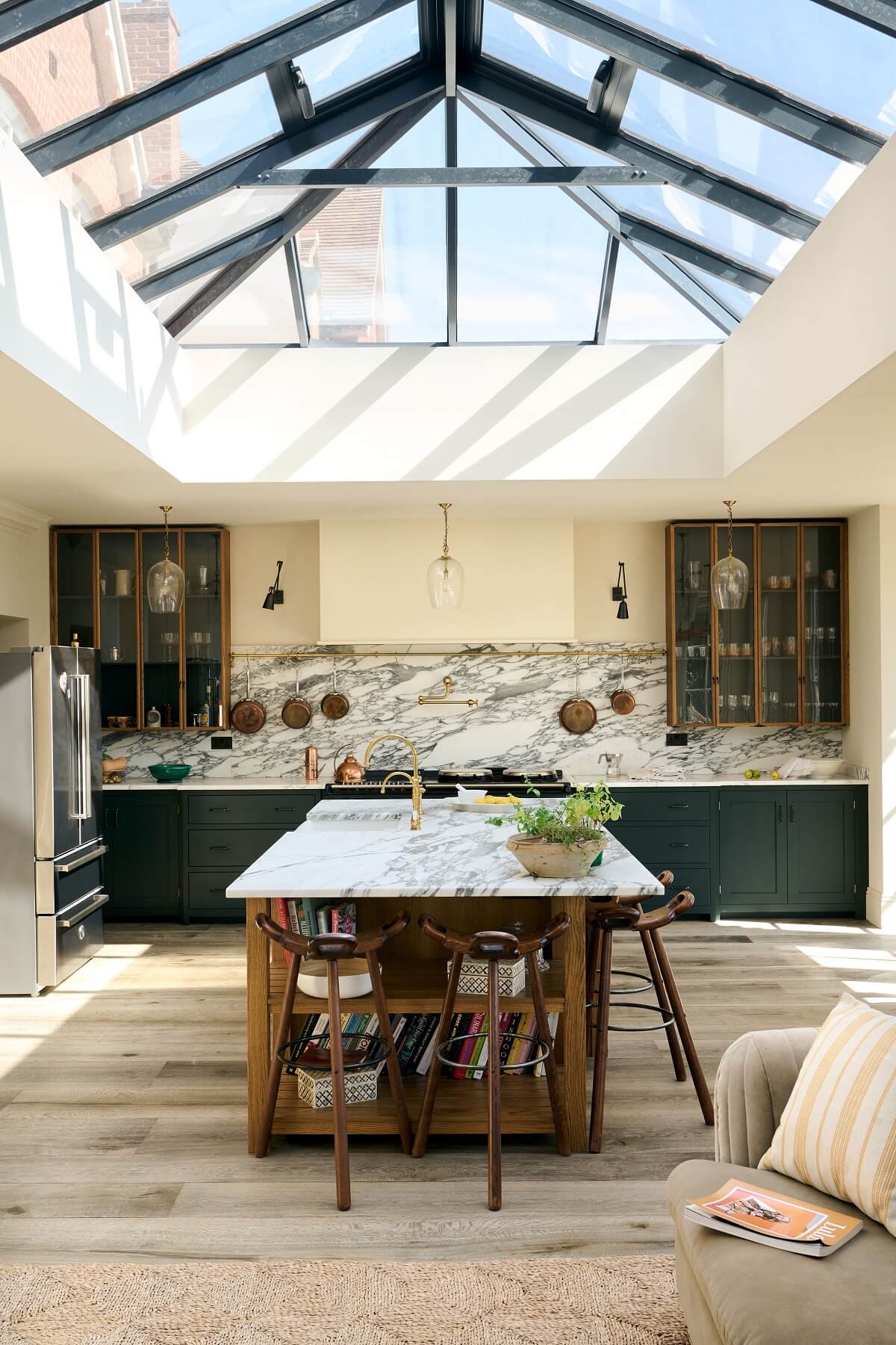 6 lý do tiết lộ nhà bếp với thiết kế giếng trời là lựa chọn tuyệt vời với mọi gia đình - Ảnh 1.