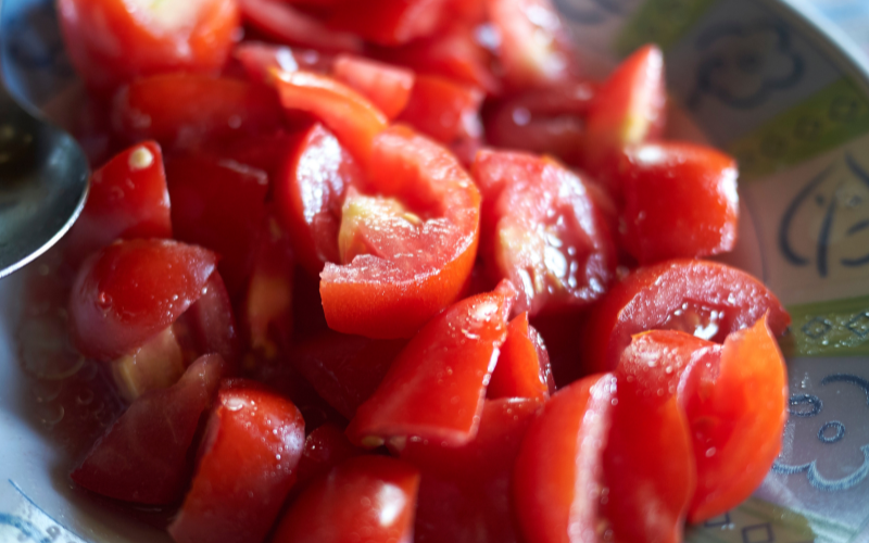 Thêm bước này khi nấu chỉ mất 2 phút nhưng giúp món canh chua đầu cá hồi sạch mùi tanh, ngon hơn gấp bội - Ảnh 3.