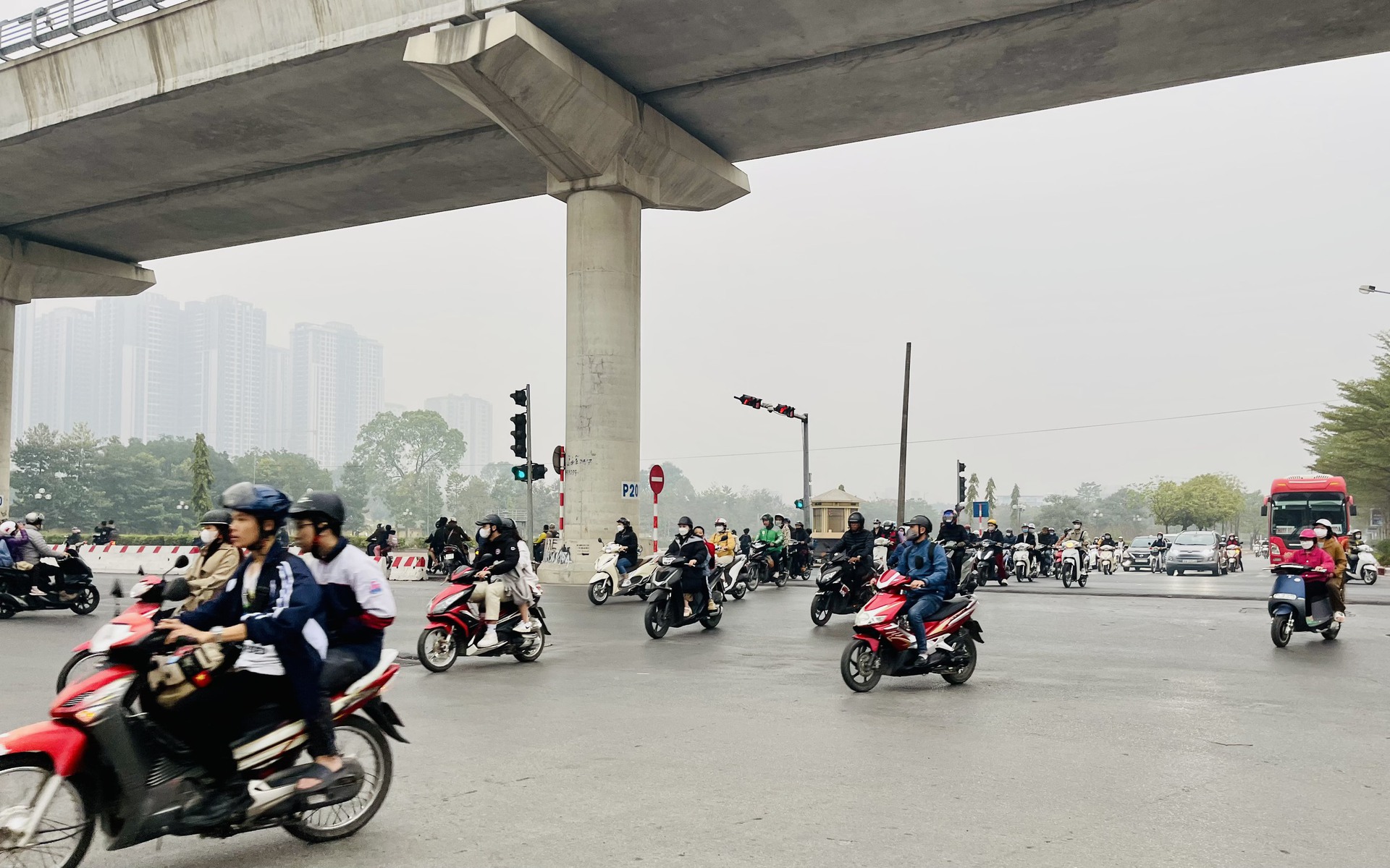 Thời tiết Hà Nội 10 ngày tới: Thủ đô giảm bao nhiêu độ khi không khí lạnh tràn về?