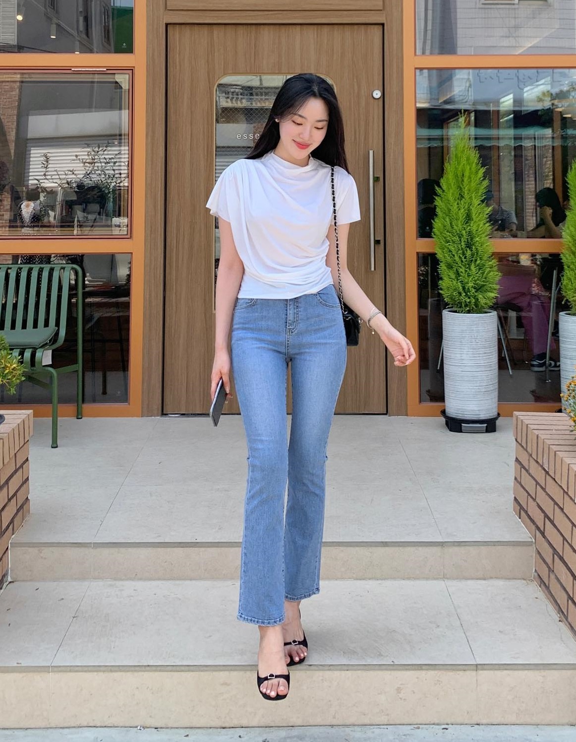 5 cách diện quần jeans cho nàng thấp bé - Ảnh 6.