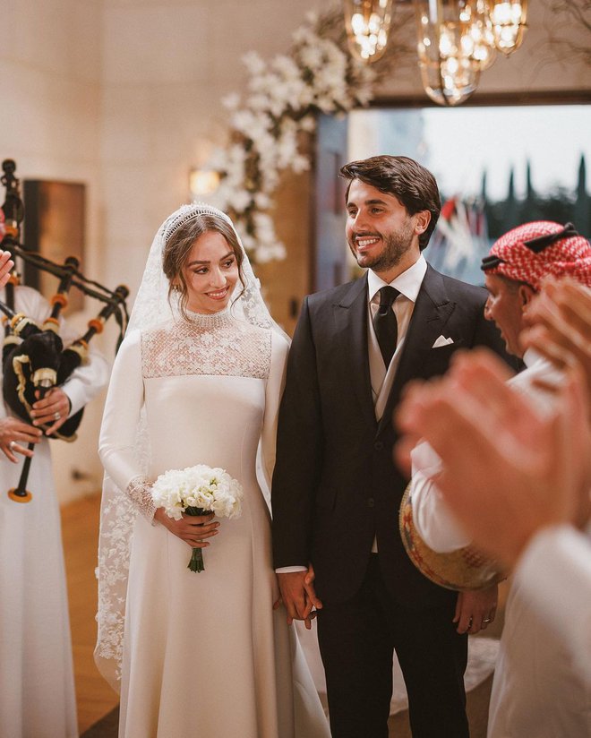 Choáng ngợp hình ảnh đám cưới đẹp như cổ tích của công chúa Jordan: Cô dâu xuất hiện với nhan sắc cực phẩm bên chú rể là nhà tài phiệt - Ảnh 4.