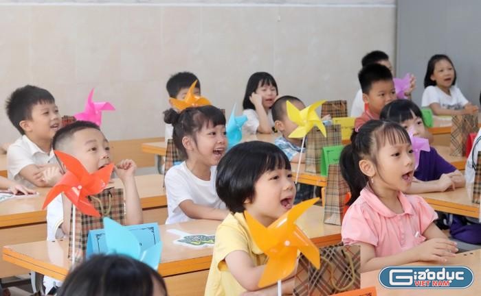 Sở GD&ĐT Hà Nội yêu cầu dừng xác nhận thông tin cư trú học sinh chuyển cấp - Ảnh 1.